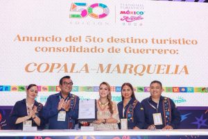 Firma Evelyn Salgado Pineda  decreto para la creación del binomio turístico Copala-Marquelia