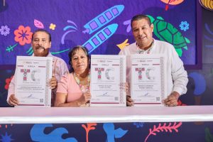 Entrega la gobernadora Evelyn Salgado 8 Distintivos a prestadores de servicios turísticos comunitarios en Proyectos de Guerrero