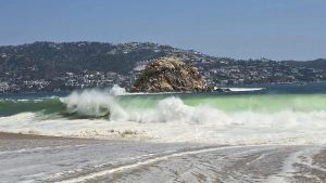 Alertan por mar de fondo en costas de Guerrero; piden extremar precauciones