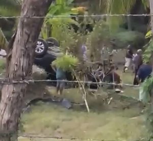 Ocurre accidente al volcarse una camioneta en el municipio de Coyuca De Benítez