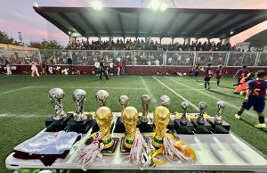 Corona Gobierno de Acapulco a campeones del Torneo de Barrios Mundialito de fútbol