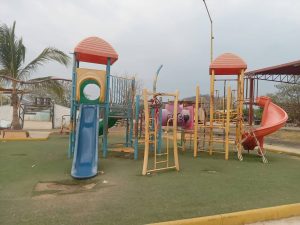Denuncian mal estado del juegos infantiles del parque de Papanoa, en el municipio de Tecpan