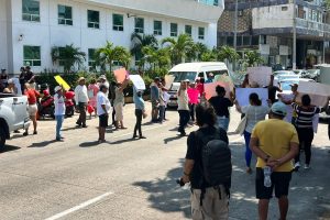 Colonos protestan en Palacio Federal por incumplimiento de obras en Acapulco