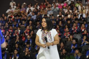 “Hoy las estrellas son ustedes”: Beatriz Mojica a egresados de Derecho en Chilpancingo