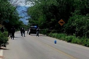 Abandonan el cuerpo de un hombre asesinado en el libramiento Paso Texca