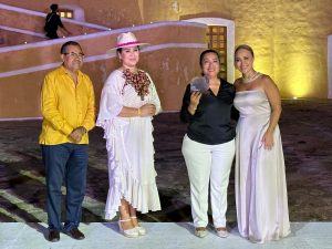 Reconoce Abelina López el papel de mujeres empresarias en la economía del país
