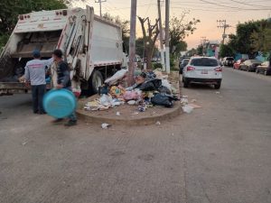 Retira Gobierno de Acapulco puntos negros de basura en distintos sectores