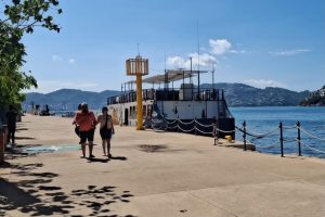 Turistas piden alternativas ante suspensión temporal del servicio Marinabus en Acapulco