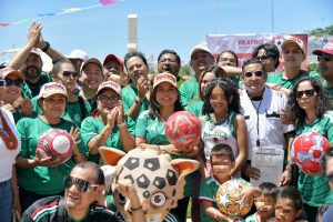 Impulsa Beatriz Mojica el deporte y consumo local en Acapulco Con “Torneo de Dominadas”