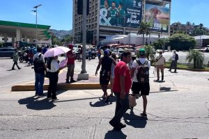 Marchan maestros del SNTE y de la CETEG en la Costera Miguel Alemán ante falta de respuesta del Gobierno Federal