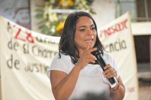 Beatriz Mojica urge justicia social y carreteras en El Charco a 28 años de la masacre