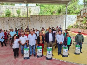 Entrega Sagadegro semilla nacional de maíces nativos en el municipio de Atlamajalcingo