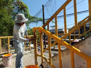 Rehabilita Gobierno de Acapulco puentes peatonales en Cayaco-Puerto Marqués