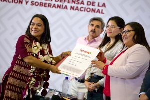En Guerrero las decisiones las toma el pueblo, afirma Beatriz Mojica al registrarse en proceso interno de Morena