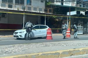 Hallan a una persona asesinada dentro de la cajuela de un vehículo abandonado en La Sabana
