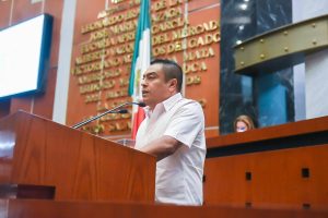Propone diputado Jhoabanny Jiménez de anuncios que deslinda de responsabilidad a estacionamientos