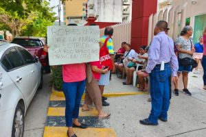 Vecinos protestan en CFE Acapulco por fallas eléctricas y falta de atención
