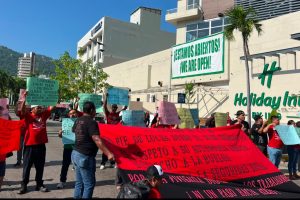 Ex trabajadores del hotel Amares bloquean nuevamente la Costera para exigir su reinstalación