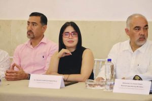 Yoloczin Domínguez asiste a toma de protesta del Colegio de Abogados Mariano Otero y destaca el fortalecimiento del Estado de derecho