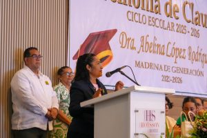 Reconoce Abelina López el valor de la educación para transformar Acapulco
