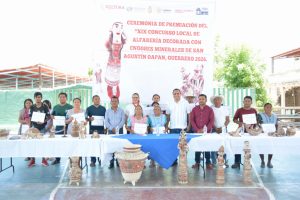 Reconocen talento y creatividad de artesanos de San Agustín Oapan con premios