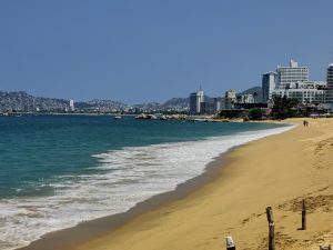 Emite Gobierno de Acapulco alerta preventiva por evento de mar de fondo