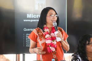 Tambíen de “Esthelado” se declaran plateros de Taxco en visita de Esthela Damián