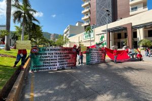 Extrabajadores del hotel Amares vuelven protestar y advierten con intensificar bloqueos
