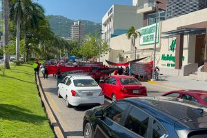 Llama SECTUR al diálogo tras dos días de protestas de ex trabajadores del hotel Amares
