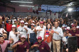 ¡Estamos de Esthelado” y nadie se raja en la defensa de la soberanía nacional! Le responden a Esthela Damián en asamblea informativa en la colonia electricista