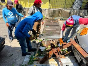 Limpia Gobierno Municipal rejillas pluviales para prevenir encharcamientos