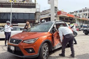 Choque entre vehículo particular y patrulla estatal deja dos lesionados en La Condesa