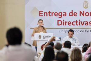 Entrega Evelyn Salgado nombramientos de plazas directivas y de supervisión a trabajadores de la educación