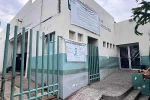 Trabajadores del CAAPS Progreso exigen reconstrucción del hospital y rechazan reubicación