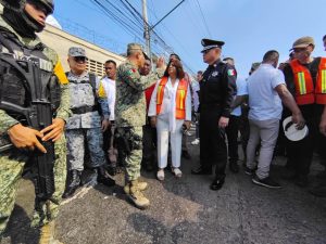 Recorre Leticia Lozano zona afectada por incendio en Mercado Central en Acapulco