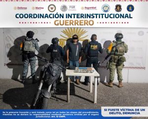 FGE Guerrero detiene en Taxco a Carlos “N”; asegura probable droga y motocicleta con reporte de robo