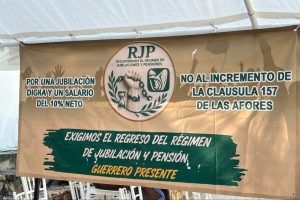 Trabajadores del IMSS protestan por mejores salarios y anuncian marcha en Acapulco
