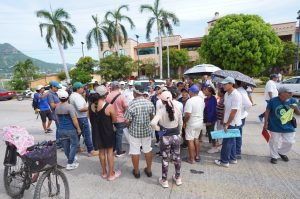 Bloquean vecinos de Rinconada del Mar el bulevar de Las Naciones; exigen reparar cárcamo