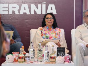 Celebra Esthela Damián la aprobación de la ley de fomento y comercialización del mezcal en el congreso de Guerrero