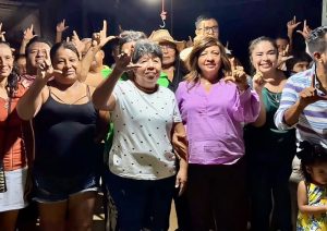 Leticia Lozano plantea fortalecer los servicios públicos en reunión con vecinos de El Quemado