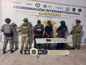 Detienen fuerzas del orden a cuatro personas y aseguran probable droga en Acapulco