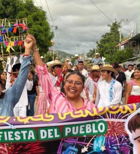 Participa la regidora Saudy Mendoza en el Pendón de Ciudad Renacimiento